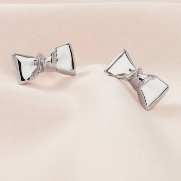Stella & Dot Bow Ribbon Earrings Silver Toned - Picture 1 of 7